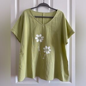 Green Floral Women's Top NWOT